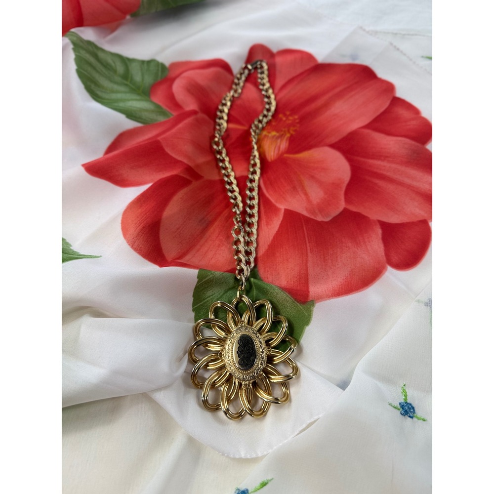 Vintage Gold Tone Flower Statement Necklace Black Cabochon Pendant Chain - Picture 2 of 8